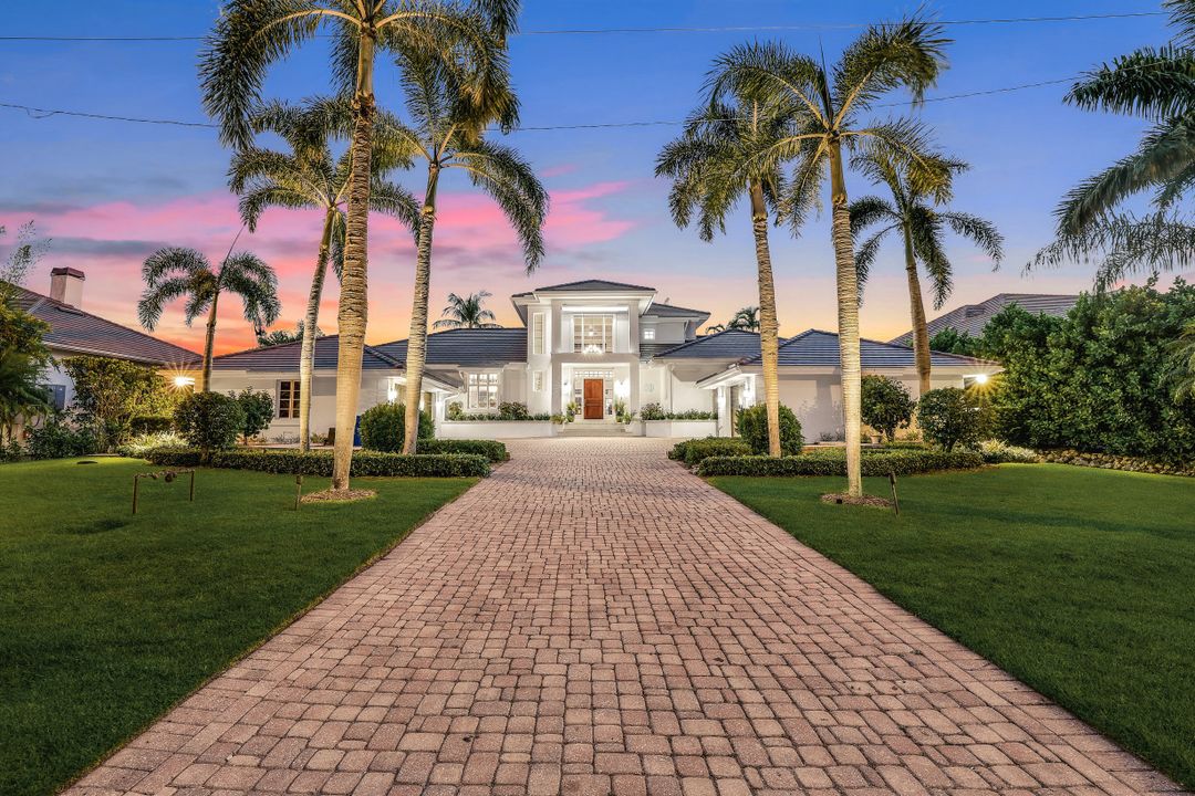 400 Springline Dr, Naples, FL 34102