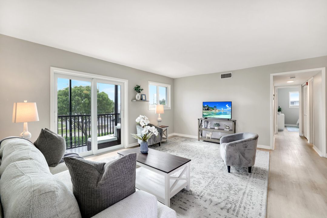 766 Central Ave #313, Naples, FL 34102