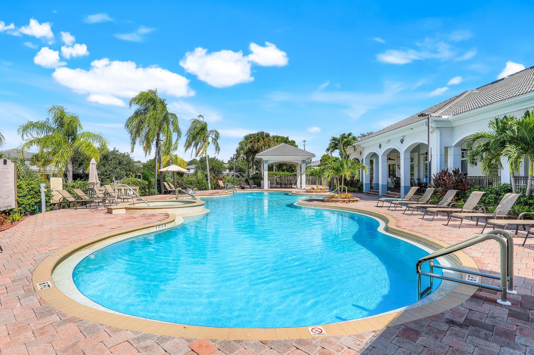 15239 Summit Pl Cir, Naples, FL 34119