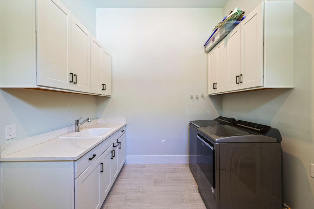 16221 Verilyn Cir, Naples, FL 34110