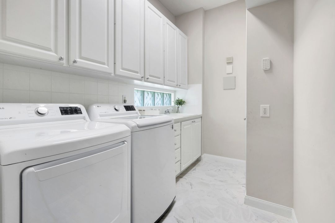 3759 Whidbey Way, Naples, FL 34119