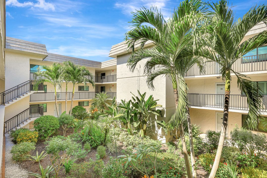 788 Park Shore Dr #E39, Naples, FL 34103