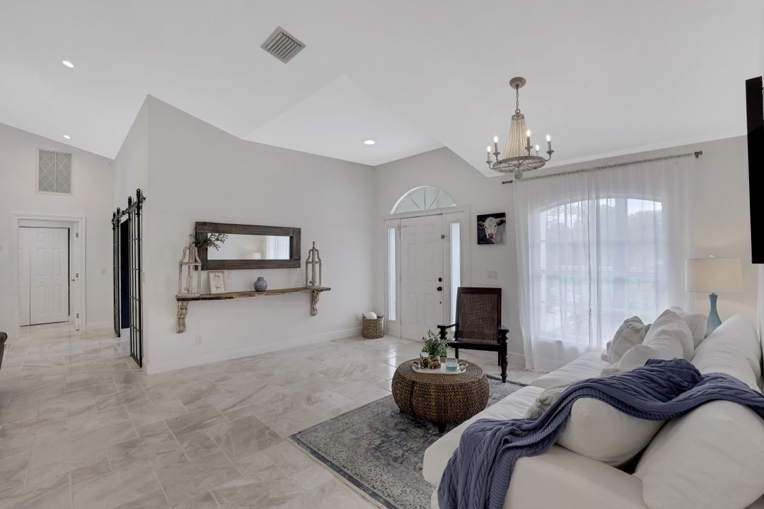 480 15th St NW, Naples, FL 34120