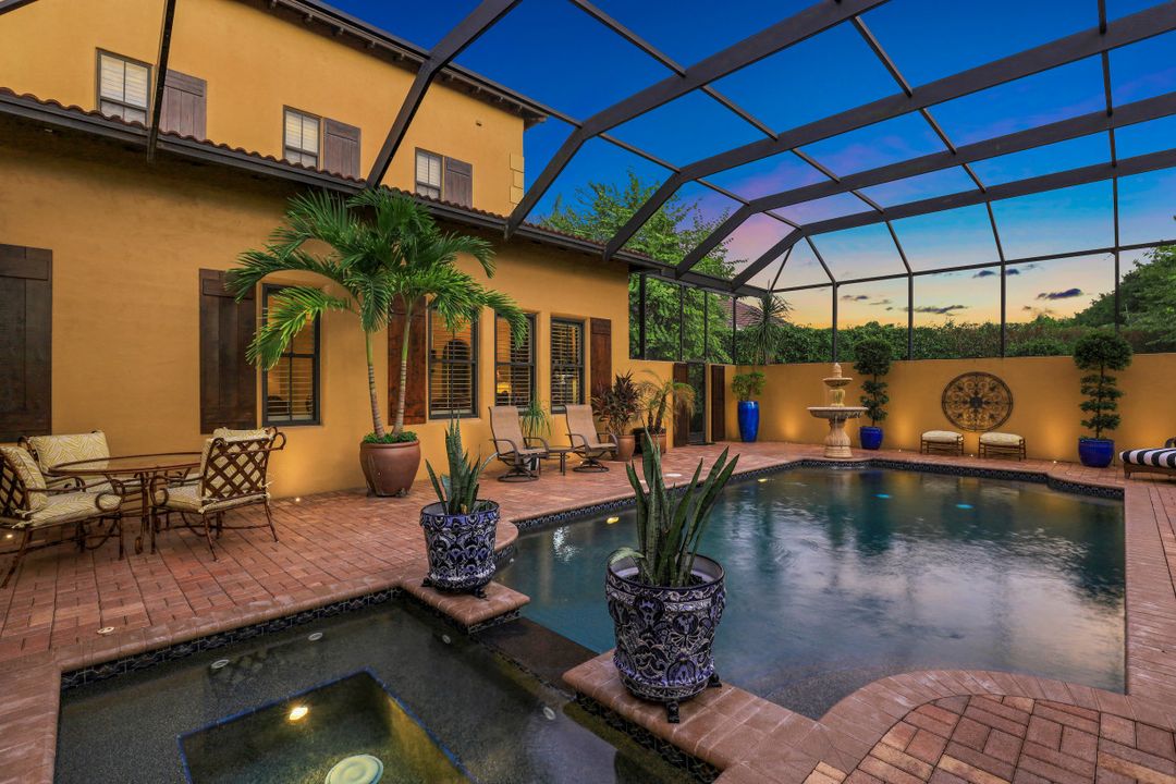 353 Chancery Cir, Naples, FL 34110