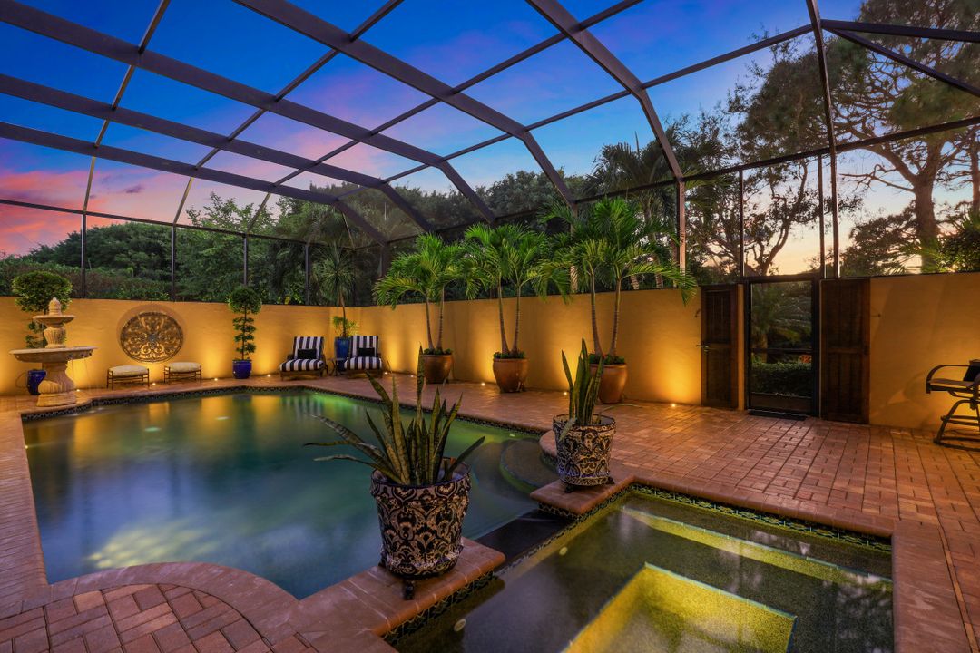 353 Chancery Cir, Naples, FL 34110
