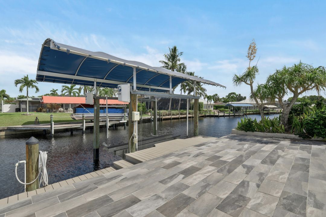 5943 Baker Ct, Fort Myers, FL 33919