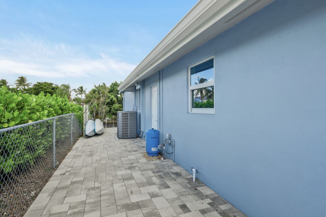 5943 Baker Ct, Fort Myers, FL 33919