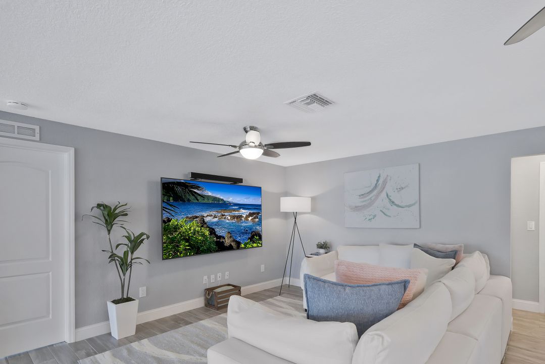 5943 Baker Ct, Fort Myers, FL 33919