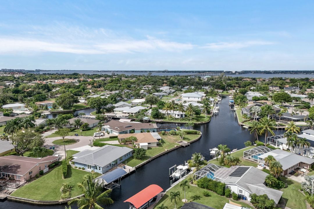 5943 Baker Ct, Fort Myers, FL 33919