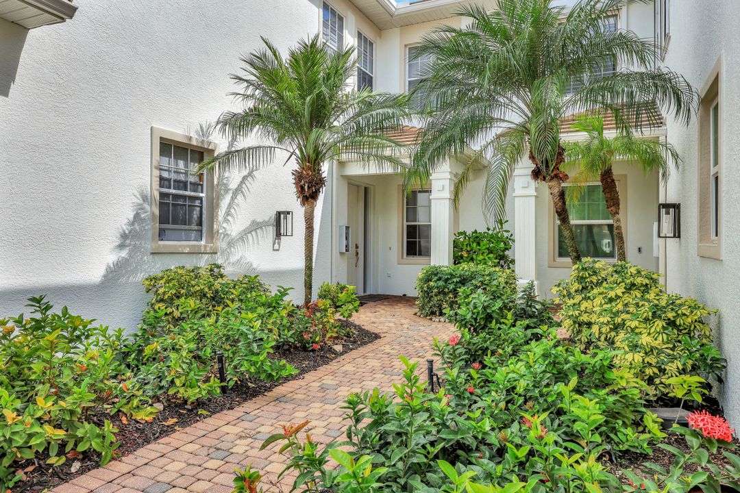 4728 Stratford Ct #1801, Naples, FL 34105