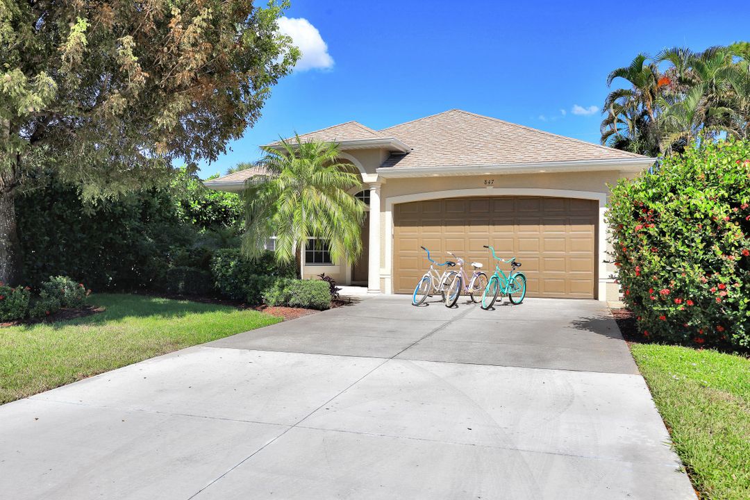 847 98th Ave N, Naples, FL 34108