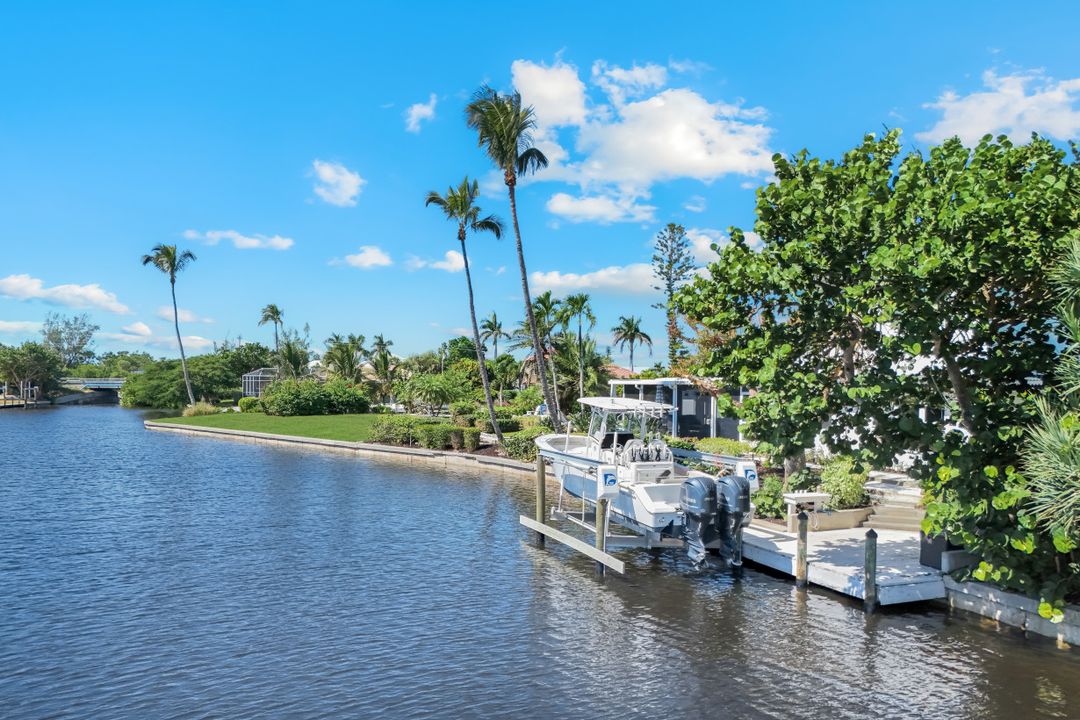 915 Pecten Ct, Sanibel, FL 33957