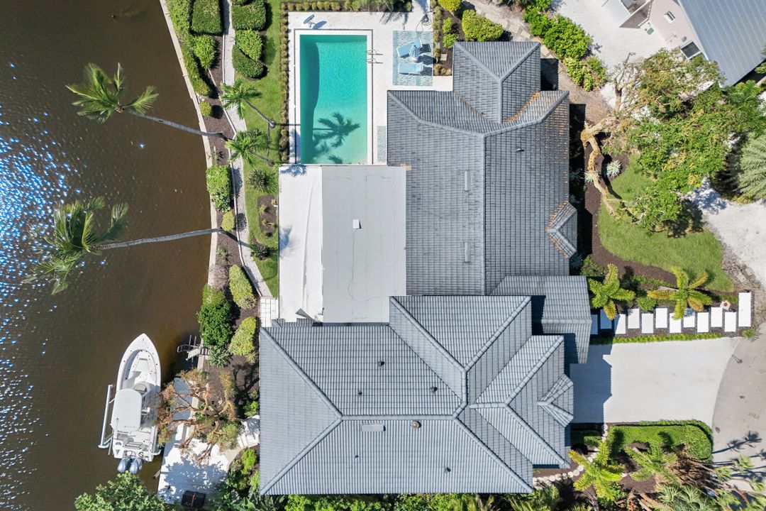 915 Pecten Ct, Sanibel, FL 33957