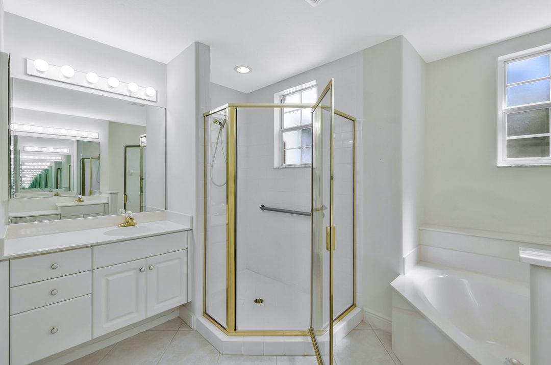 558 Vintage Reserve Ln #19B, Naples, FL 34119