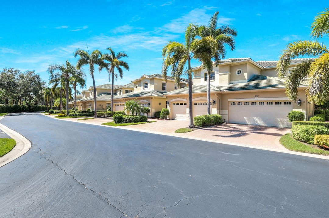 558 Vintage Reserve Ln #19B, Naples, FL 34119