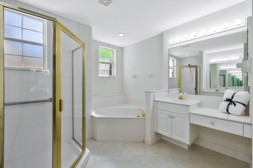 558 Vintage Reserve Ln #19B, Naples, FL 34119