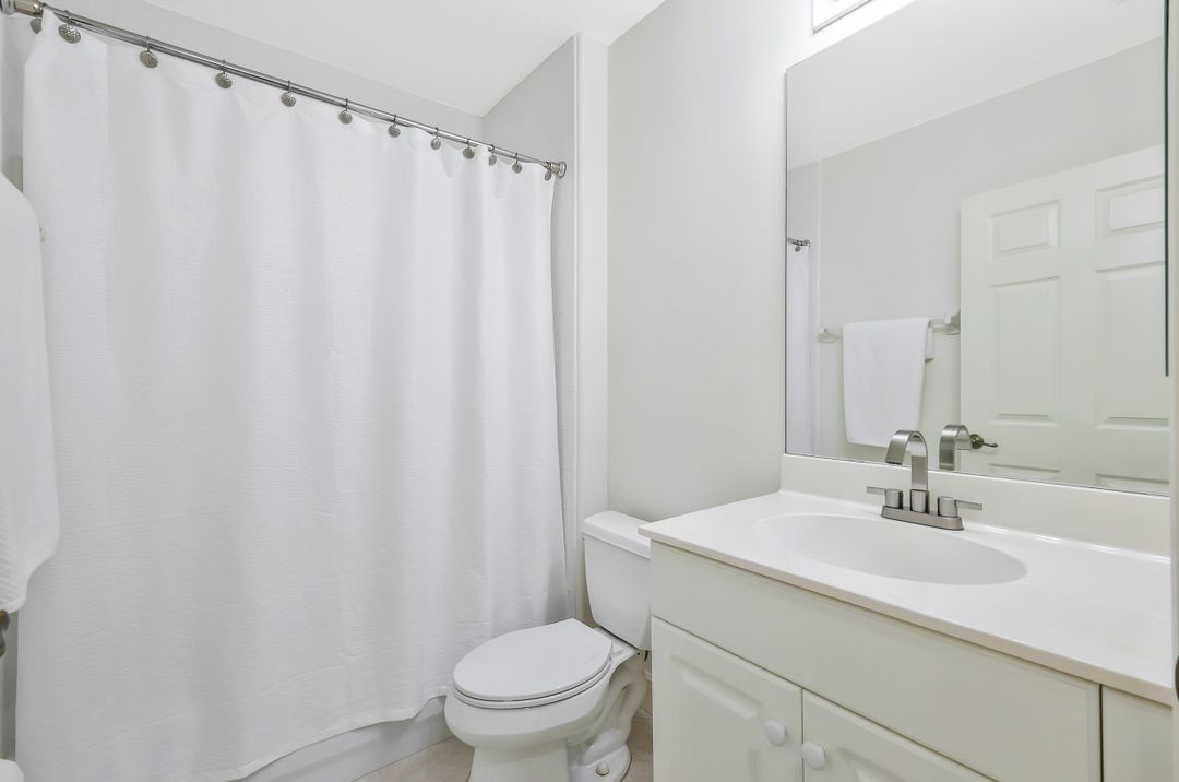 558 Vintage Reserve Ln #19B, Naples, FL 34119