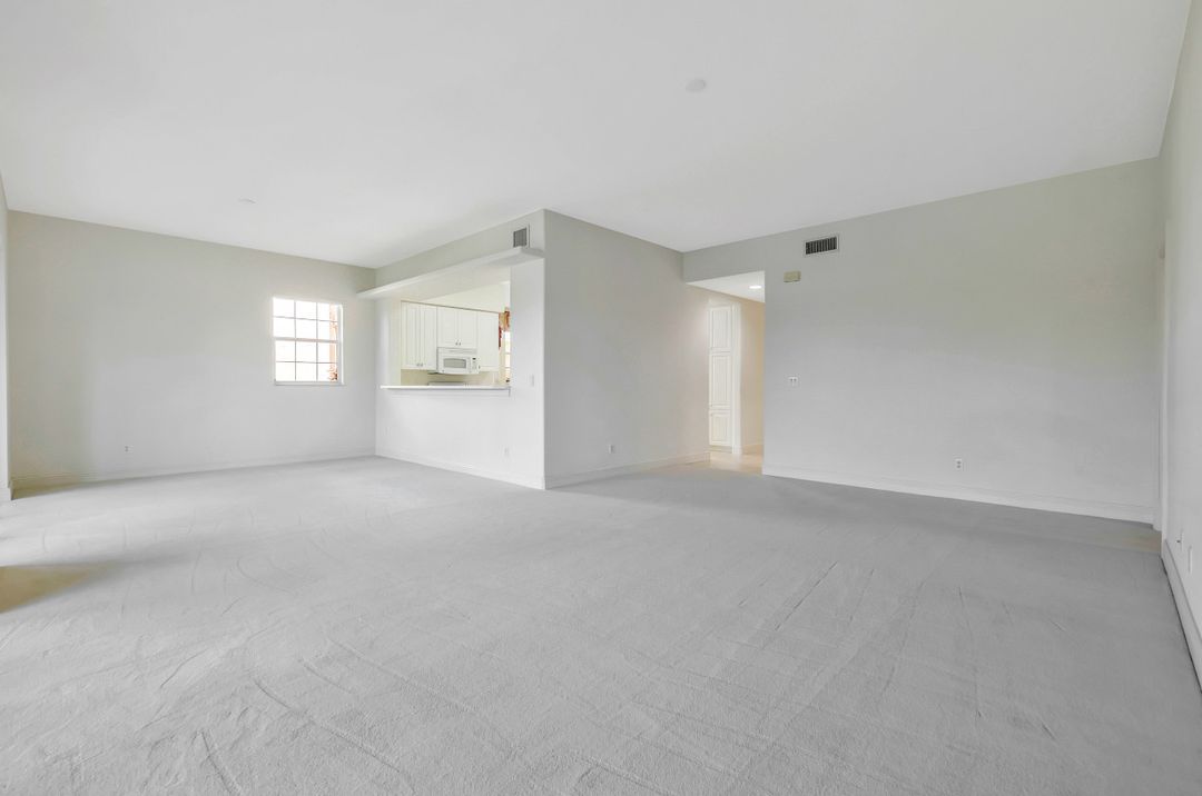 558 Vintage Reserve Ln #19B, Naples, FL 34119