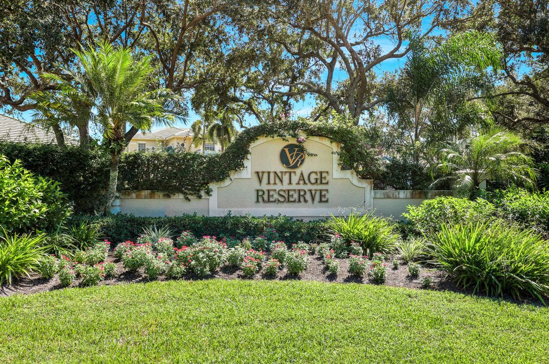 558 Vintage Reserve Ln #19B, Naples, FL 34119