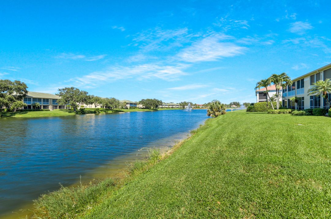 558 Vintage Reserve Ln #19B, Naples, FL 34119