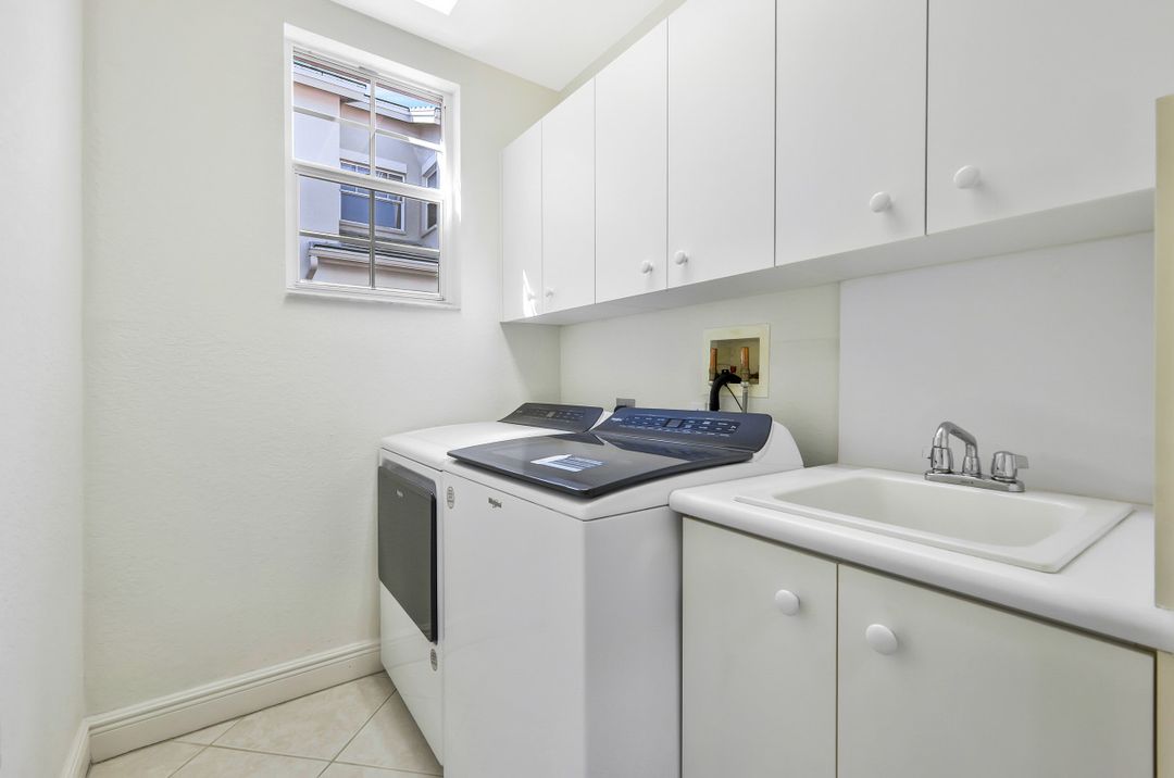 558 Vintage Reserve Ln #19B, Naples, FL 34119