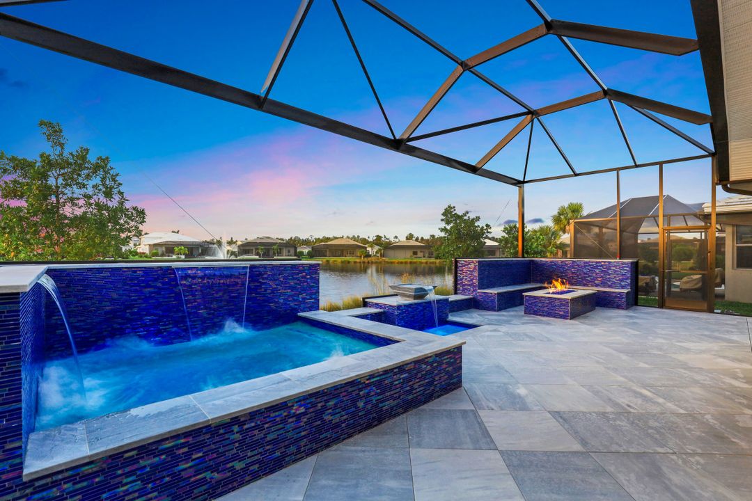 8961 Mustique Ln, Naples, FL 34114
