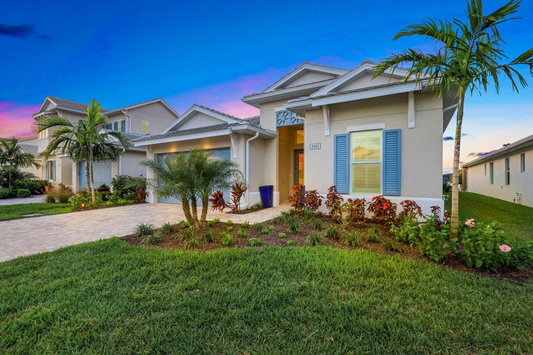 8961 Mustique Ln, Naples, FL 34114