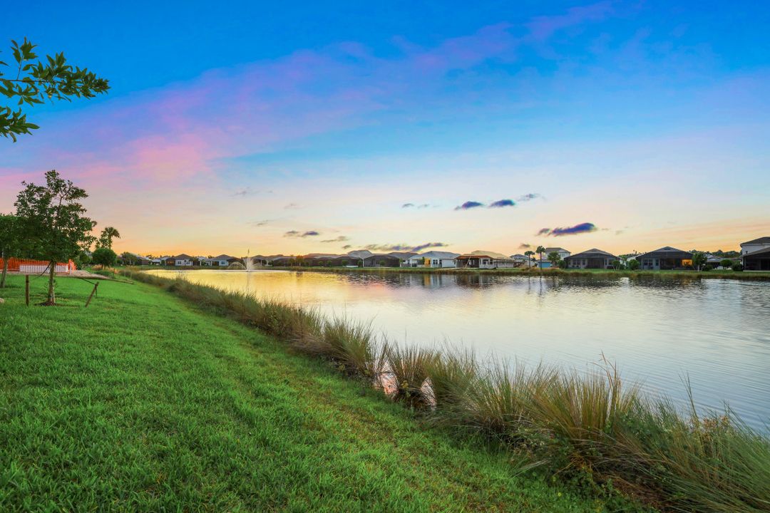 8961 Mustique Ln, Naples, FL 34114