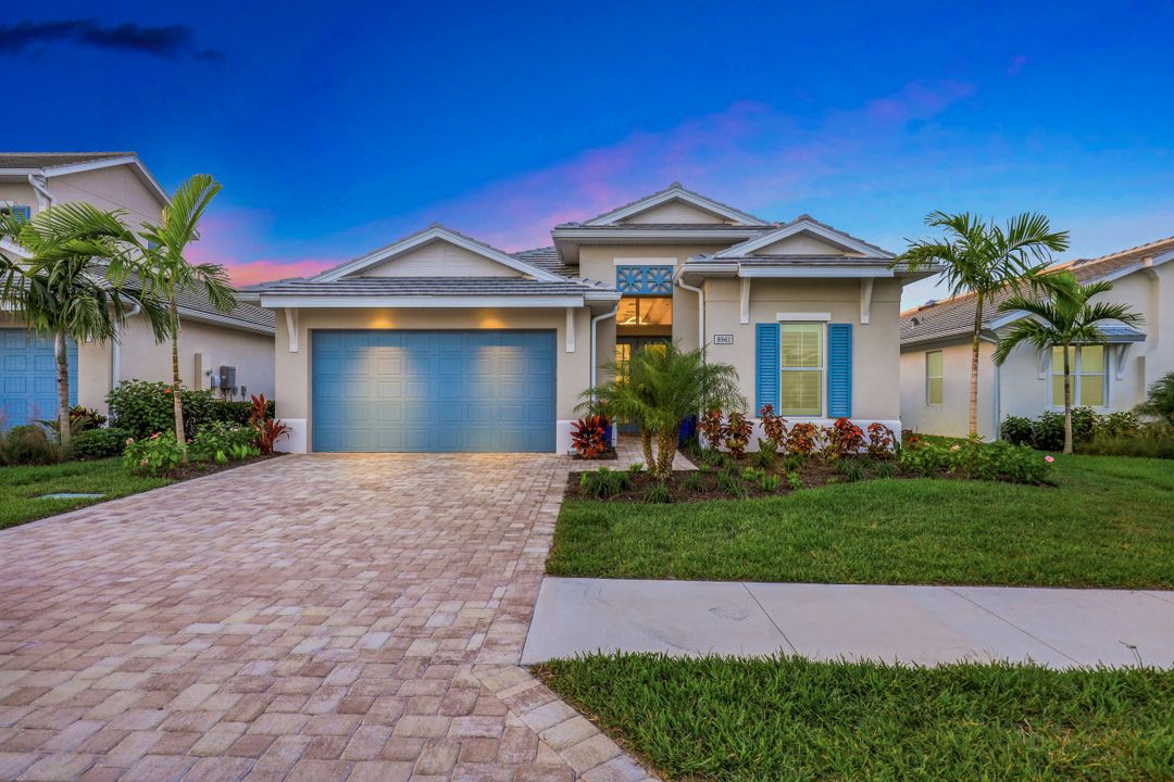8961 Mustique Ln, Naples, FL 34114