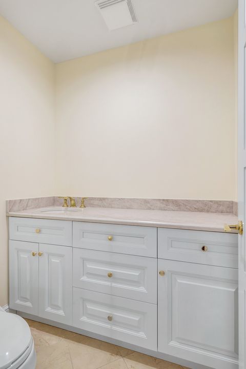 4151 Gulf Shore Blvd N #705, Naples, FL 34103