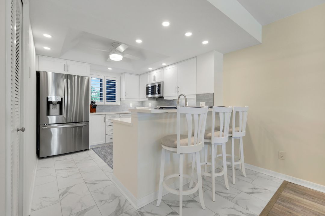 1672 Spoonbill Ln #B, Naples, FL 34105