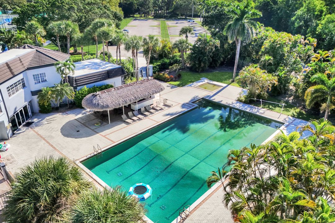 1672 Spoonbill Ln #B, Naples, FL 34105