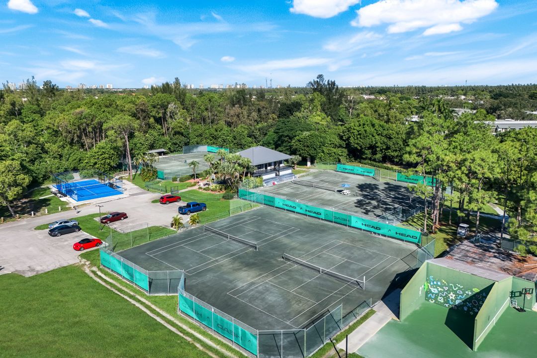 1672 Spoonbill Ln #B, Naples, FL 34105