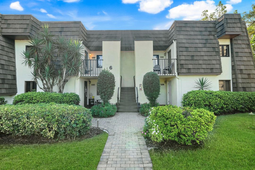 1672 Spoonbill Ln #B, Naples, FL 34105