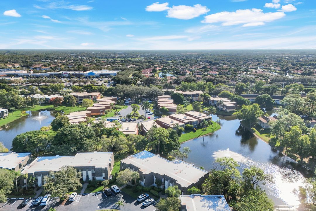 1672 Spoonbill Ln #B, Naples, FL 34105