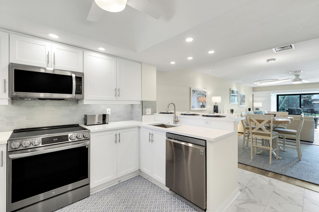 1672 Spoonbill Ln #B, Naples, FL 34105