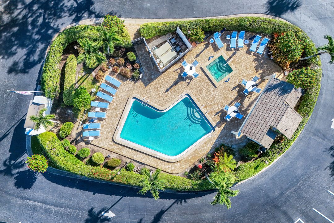 1672 Spoonbill Ln #B, Naples, FL 34105