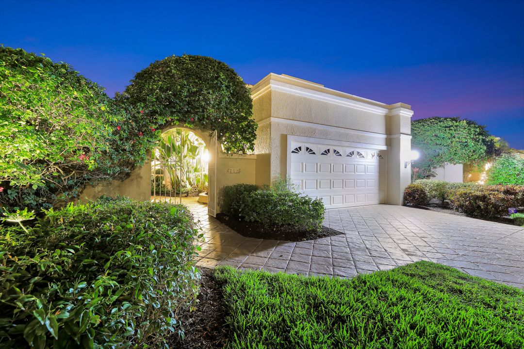 211 Via Napoli, Naples, FL 34105