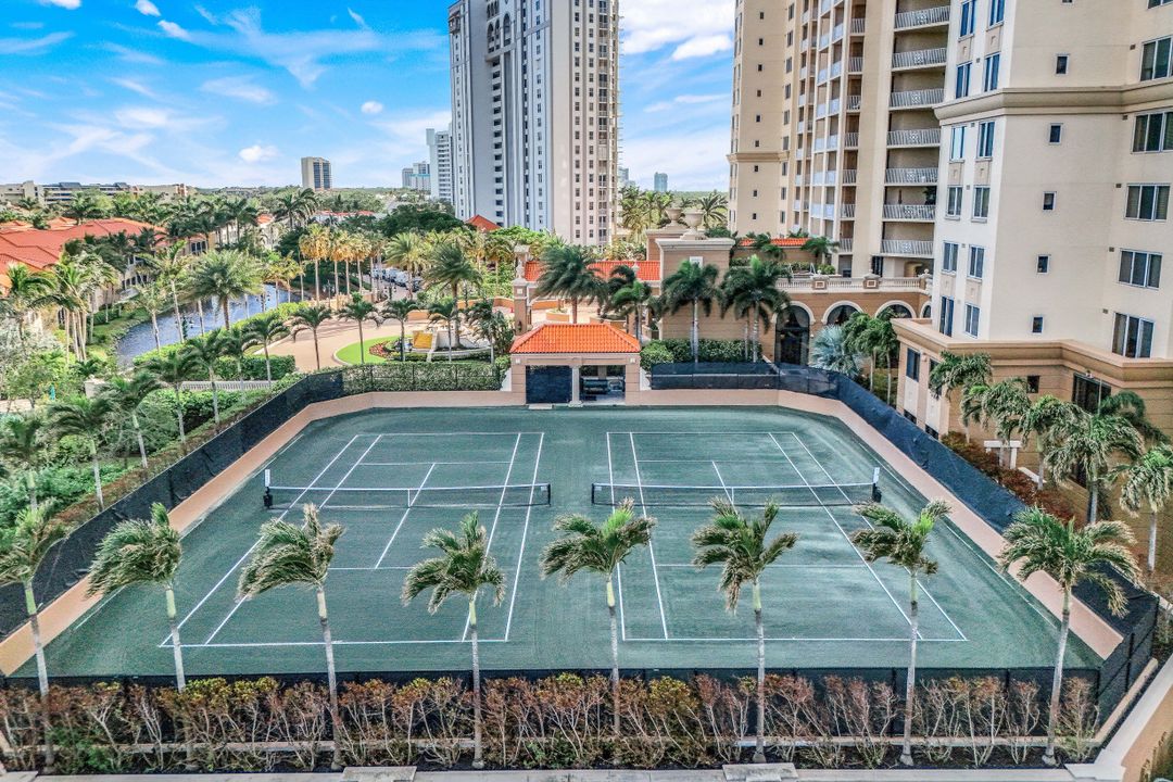 6597 Nicholas Blvd #803, Naples, FL 34108