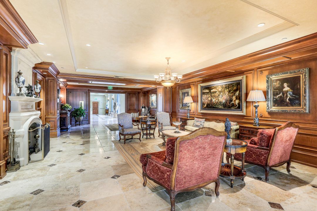 6597 Nicholas Blvd #803, Naples, FL 34108