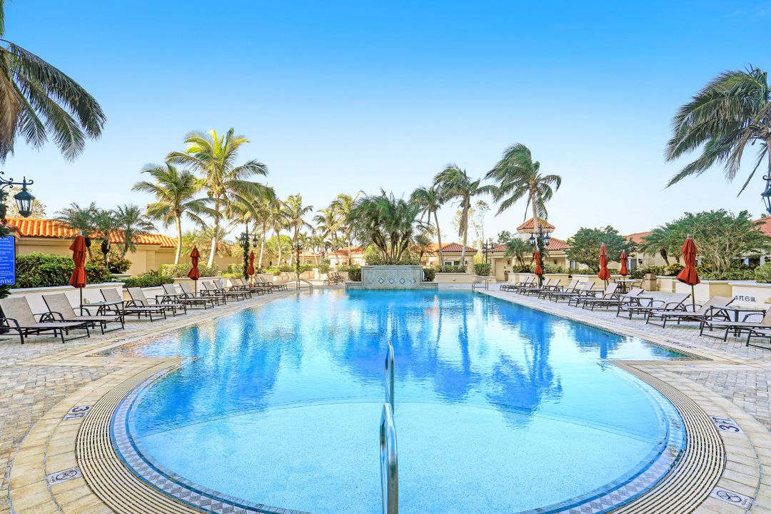 6597 Nicholas Blvd #803, Naples, FL 34108