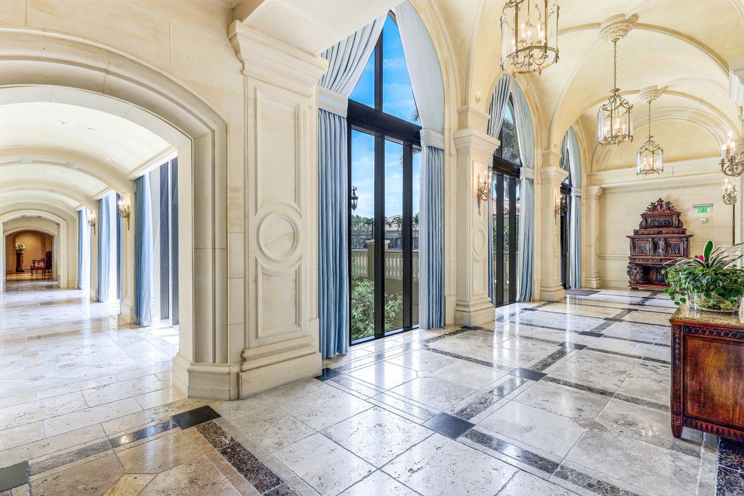 6597 Nicholas Blvd #803, Naples, FL 34108