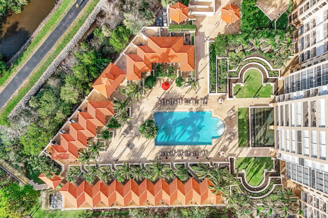 6597 Nicholas Blvd #803, Naples, FL 34108