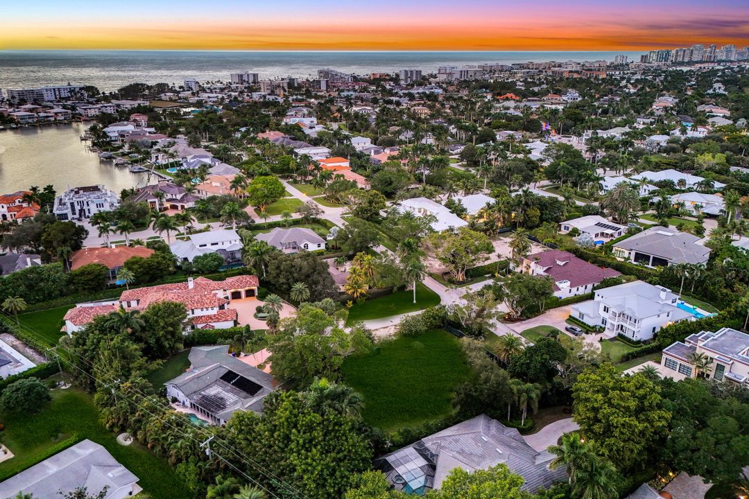 602 Springline Dr, Naples, FL 34102