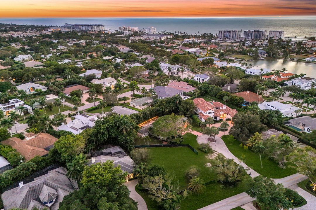 602 Springline Dr, Naples, FL 34102