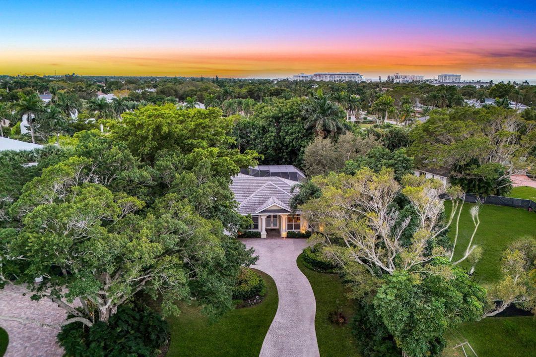 602 Springline Dr, Naples, FL 34102