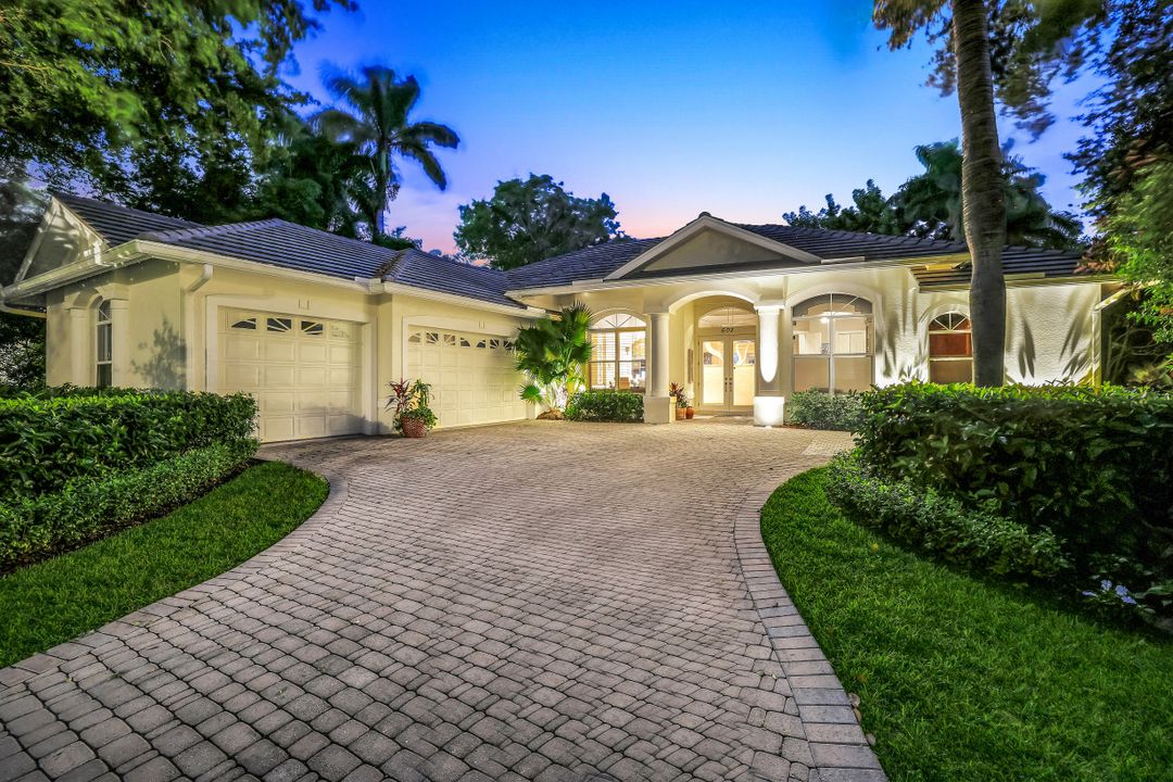 602 Springline Dr, Naples, FL 34102
