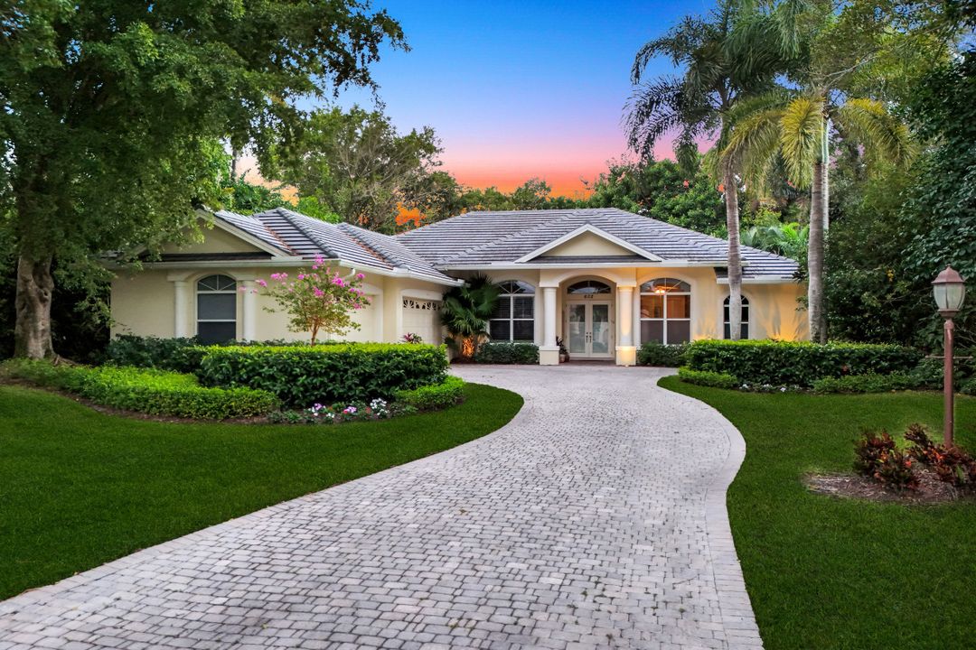 602 Springline Dr, Naples, FL 34102