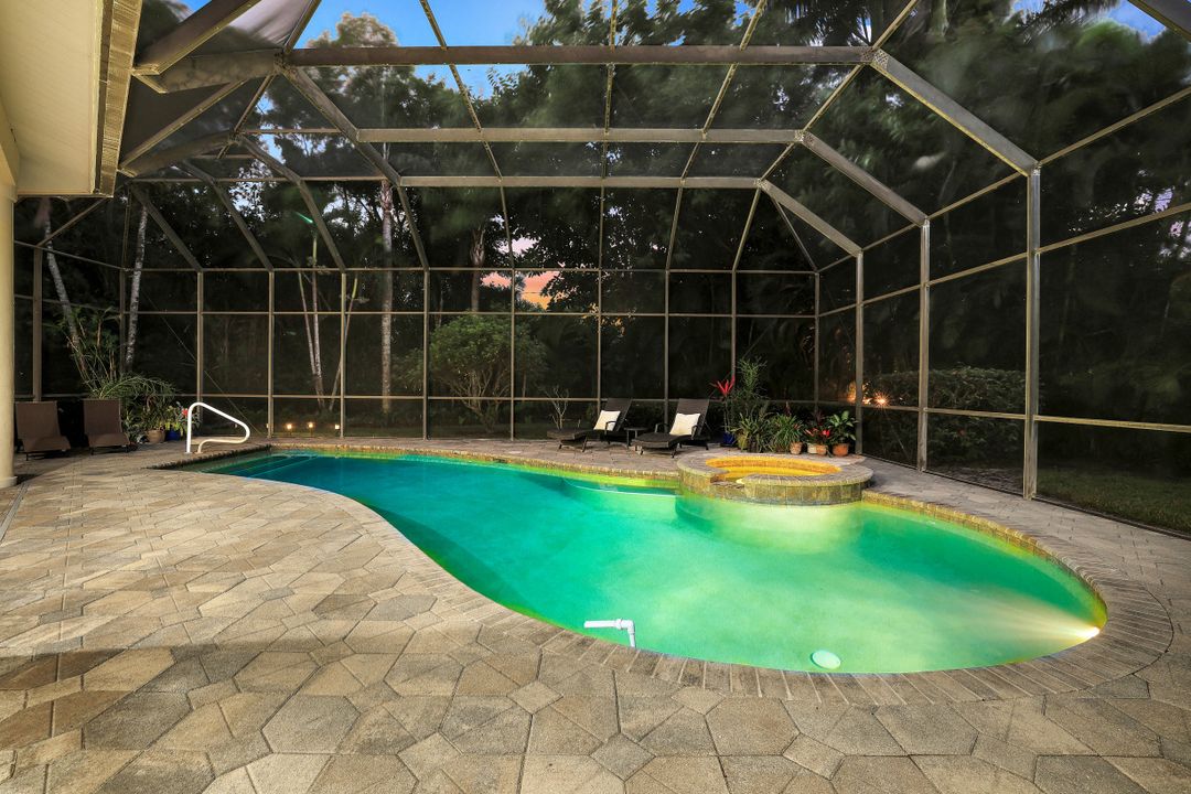 602 Springline Dr, Naples, FL 34102