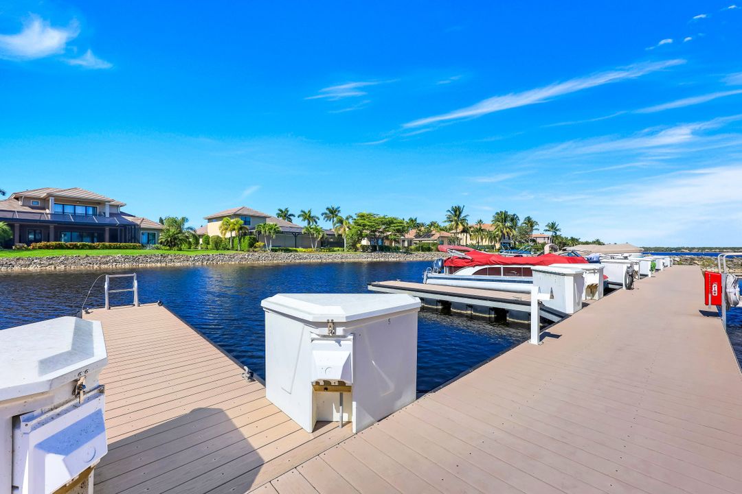 9075 Breakwater Dr, Naples, FL 34120